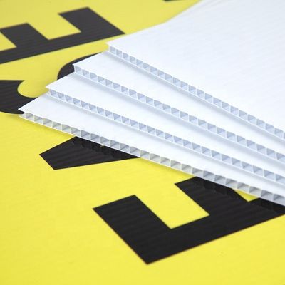 白はプラスチック シート4x8 コロプラストシートの印刷できる多彩波形を付けた