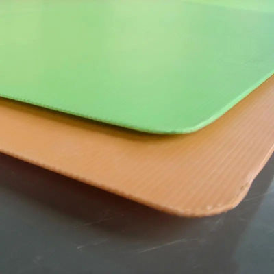 ポリプロピレンPPはプラスチック層をパッドを入れるCoroplastのびんパレットに波形を付けた