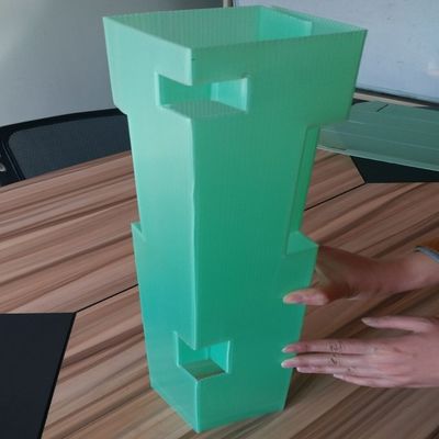 正方形の三角形によって波形を付けられるコルフルートの木の監視ツルの保護装置