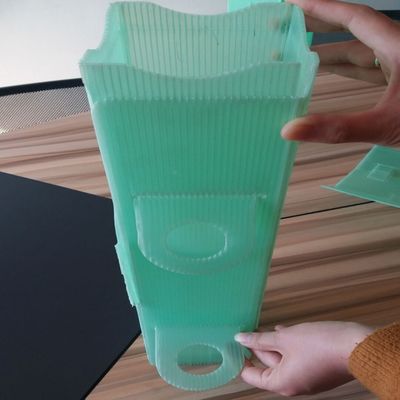 正方形の三角形によって波形を付けられるコルフルートの木の監視ツルの保護装置