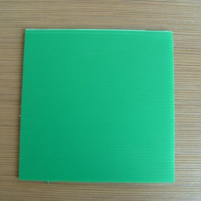 対の壁は波形のプラスチックが2mm-12mmの厚さを広げるポリプロピレンにフルーティングを施した