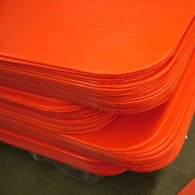 赤い波形のプラスチック層はコルフルートのポリプロピレンのプラスチックびんのディバイダーにパッドを入れる