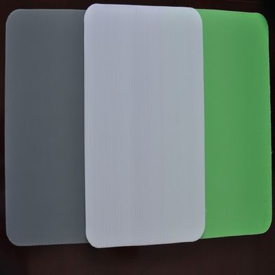 灰色のコロナPP コルフルートシート5mmはプラスチック板を波形を付けた