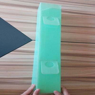 2mmは3mmプラスチック木の監視反紫外線プラスチック木の幹の保護装置を波形を付けた