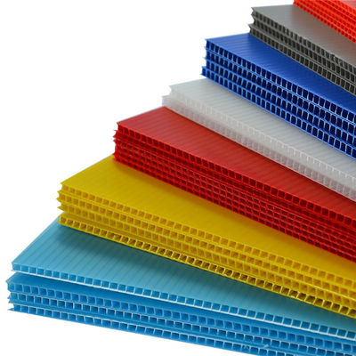 黒いコロプラストが4x8 6mmを広げるPPはプラスチック シートを波形を付けた