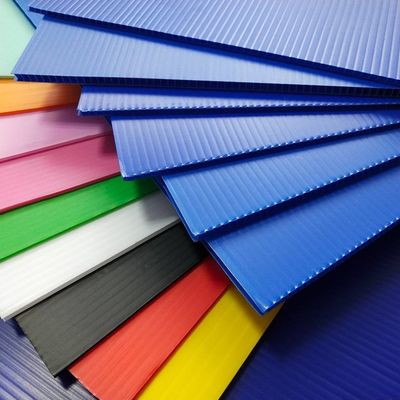 反圧力PPはプラスチック シートCorrexを波形を付けたプラスチック板シートをくり抜く