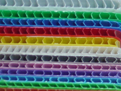 黒1.8mm PPの空シートコロプラストはプラスチック板を波形を付けた