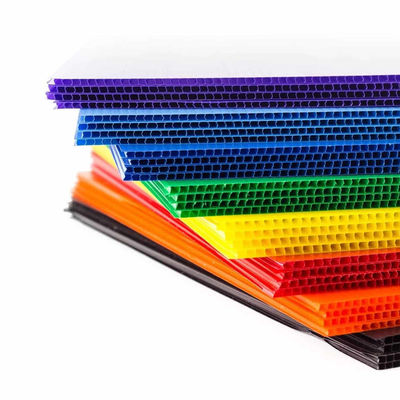 ブランクCoroplastはプラスチック ポリプロピレン シート4x8を波形を付けた