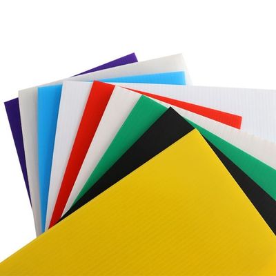 ブランクCoroplastはプラスチック ポリプロピレン シート4x8を波形を付けた