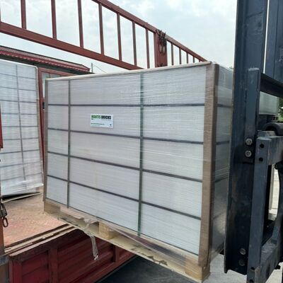 高密度ウォータージェット切断レンガ（研磨材ウォータージェットマシン用）、耐久性ウォータージェットキャッチャータンクレンガ、耐摩耗性レンガ（ウォータージェット切断テーブル保護および研磨材衝撃吸収用）